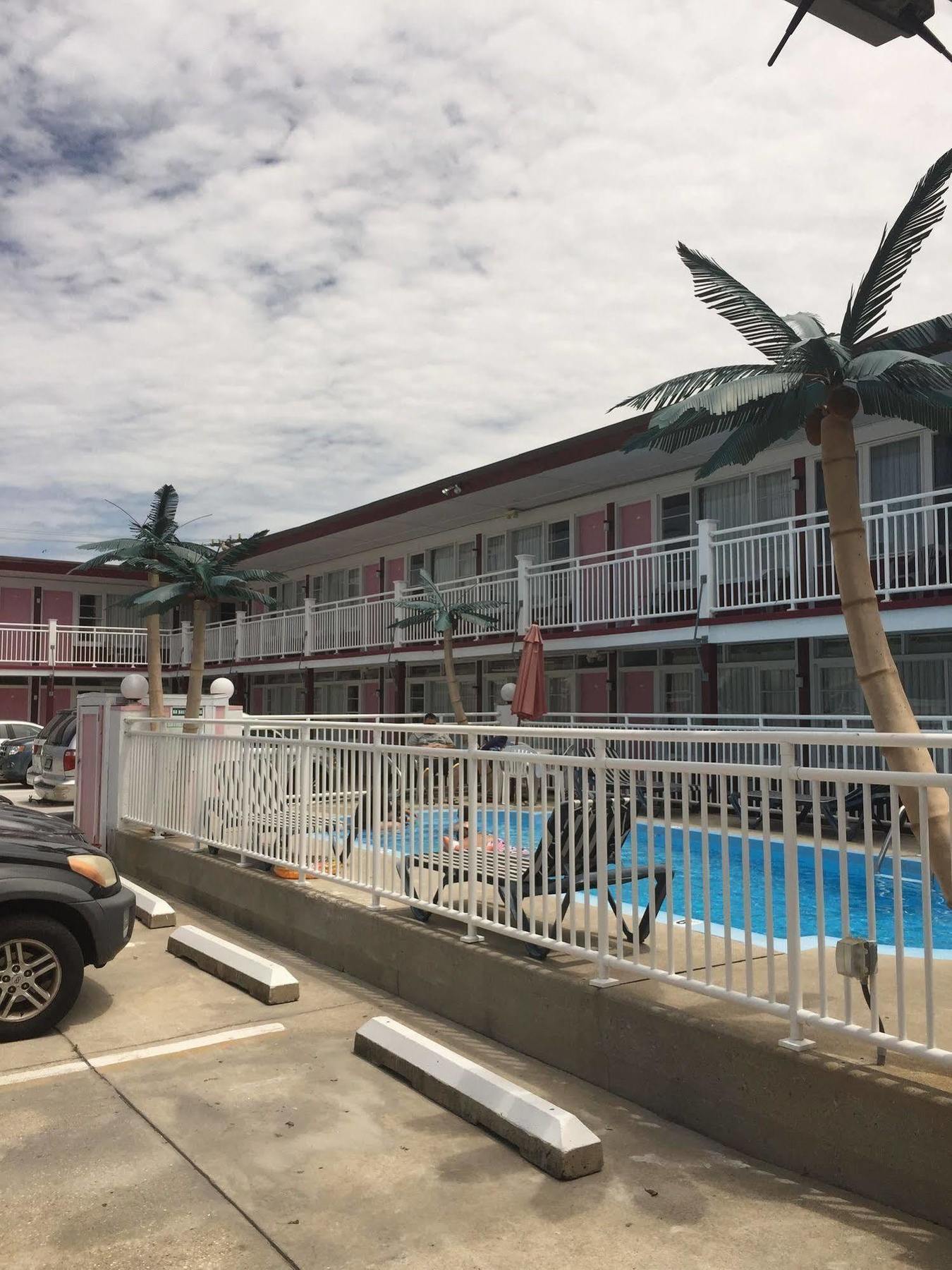 וויילדווד Skylark Resort Motel מראה חיצוני תמונה